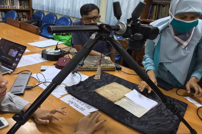 Memburu Manuskrip Kuno di Banten